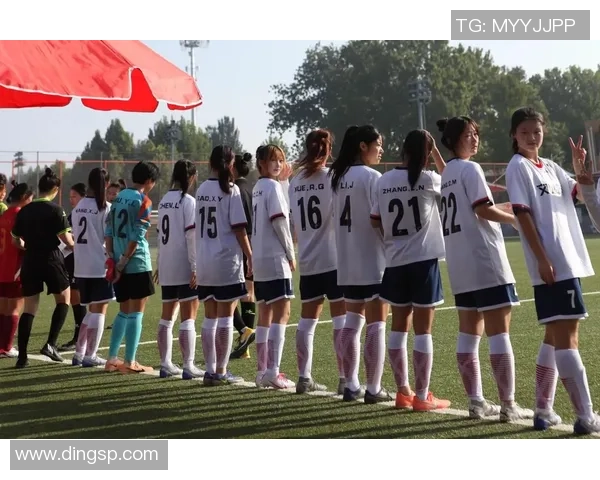 条条踢足球:探索青少年足球运动对身心发展的积极影响与未来前景